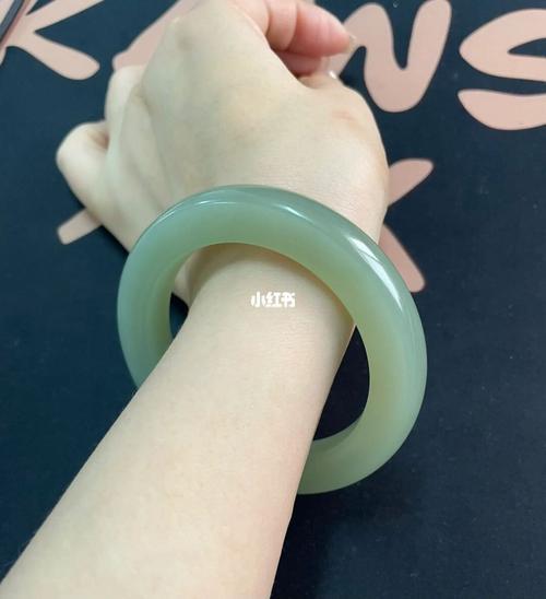 晴水手镯和湖水手镯哪个好