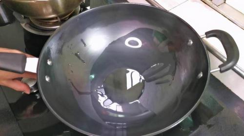铁锅怎么开锅