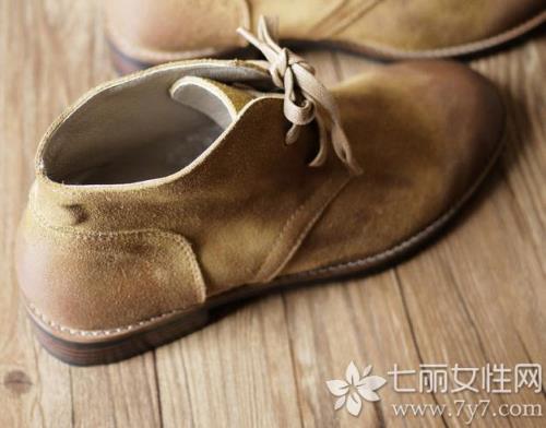 皮鞋怎么清洗和保养