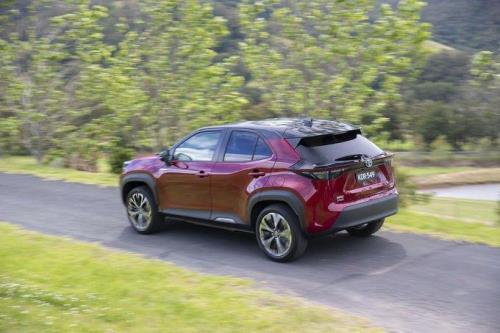 丰田雅力士2023款cross落地