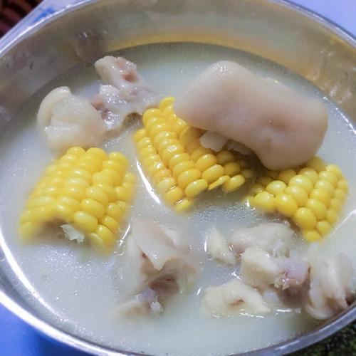 猪脚炖萝卜汤的做法王刚