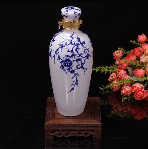 青花瓷酒瓶装什么花好看