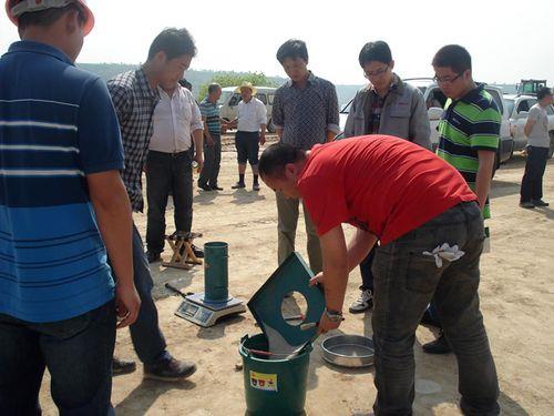 灌砂法测压实时有石头怎么处理