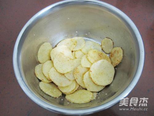 如何利用烤箱自制烤薯片