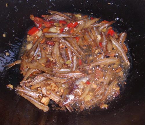 爆炒小鱼干的家常做法