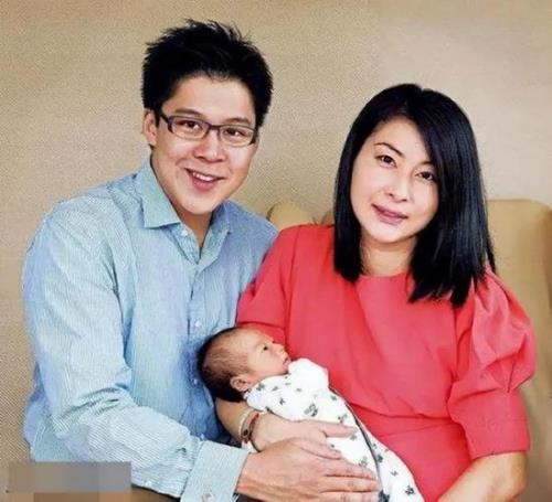 郭晶晶连夜被赶出霍家大院吗