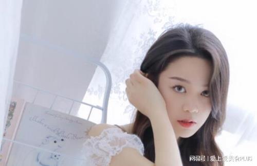 男人与女人在晚上聊天正常吗