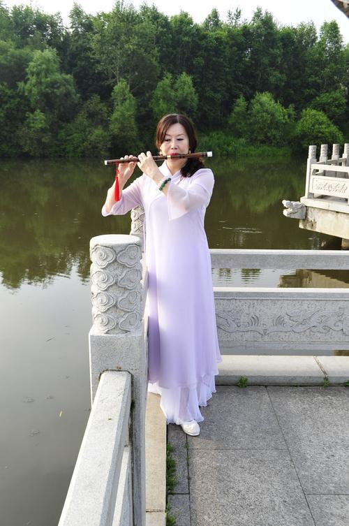 谁家玉笛暗飞声繁体