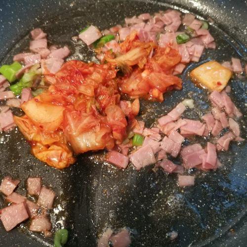 20 辣白菜炒米饭怎么做