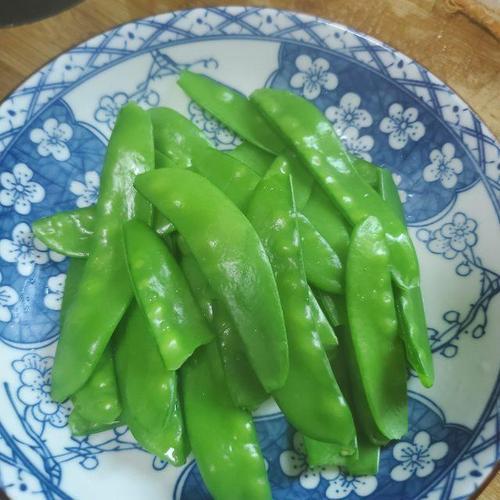 荷兰豆炒的时候要焯几分钟