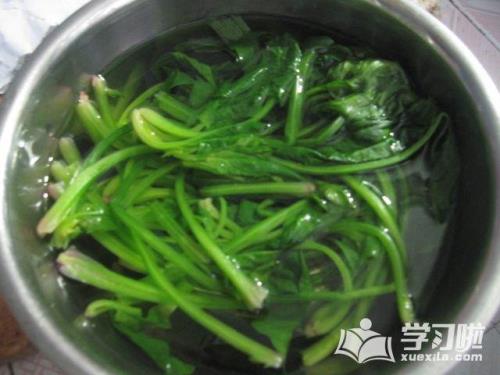 菠菜要用开水焯多长时间