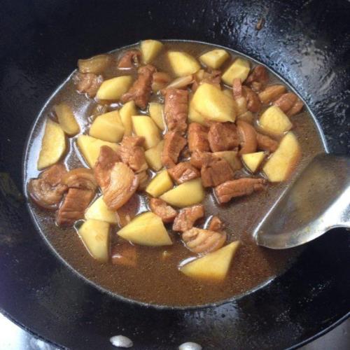 土豆炖肉,土豆压几分钟