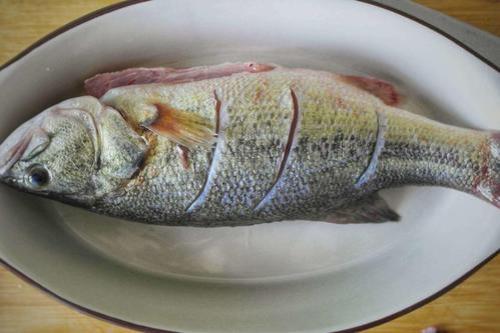 一斤半的鲈鱼杀完剩多少