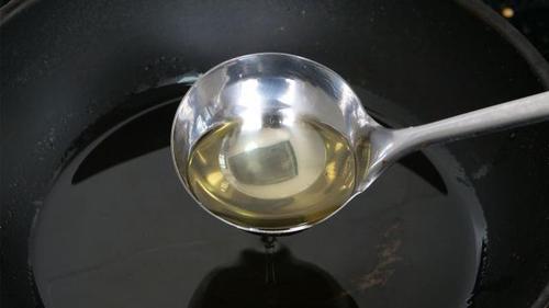 用过的油怎样能变清