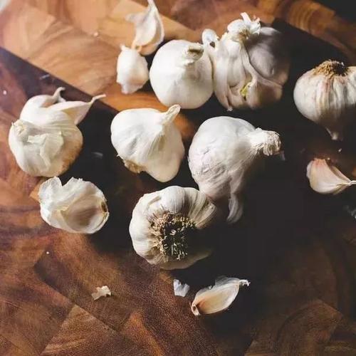 蒜长霉能吃吗