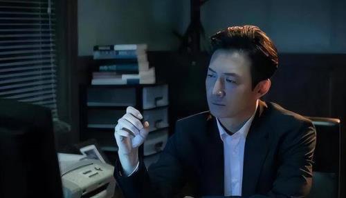 罚罪董露的扮演者