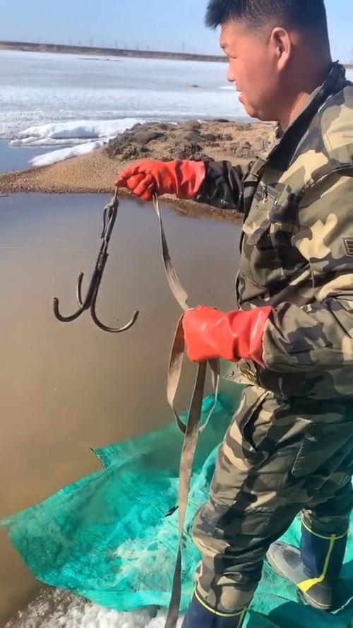 怎么用钩子在空中两段跳