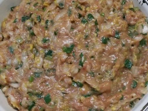 白菜猪肉饺子馅怎样调制