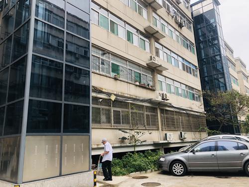 加装电梯后为什么不能开门