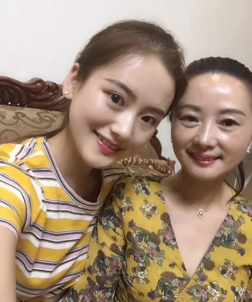 房东阿姨送菜发朋友圈