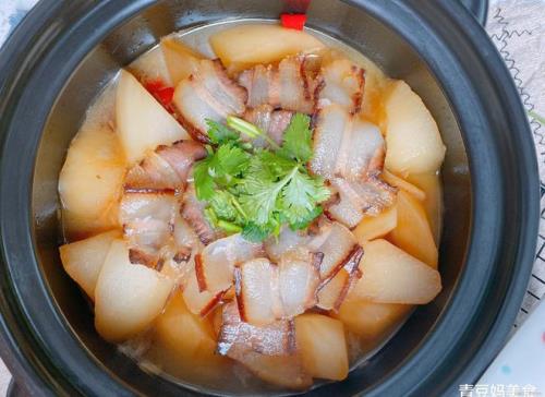 腊肉煲白萝卜的家常做法