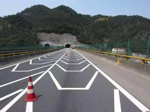 路面划线多久可以走车