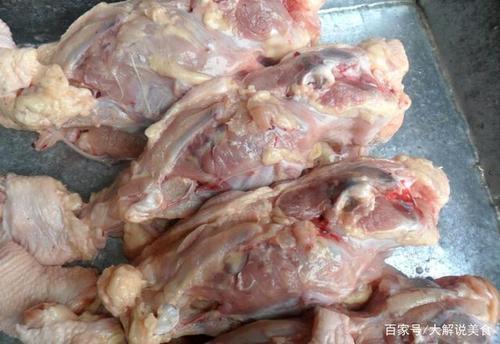 鸡架子六毛一斤批发喂狗的