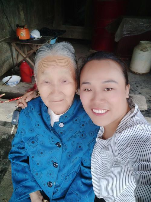 各位亲人们是什么意思