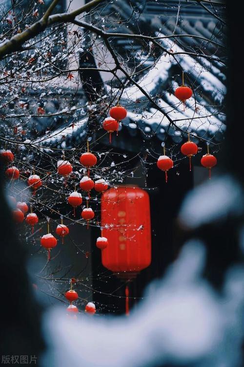夜深千帐灯点明了什么