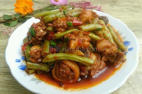 四季豆焖鸡肉的做法