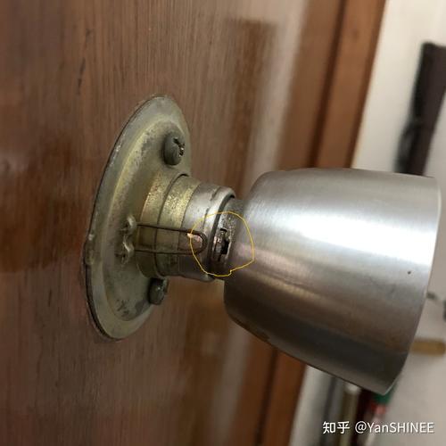 被锁在屋子里怎么办