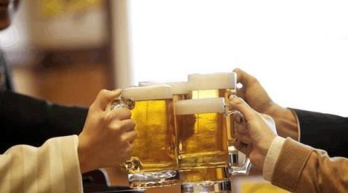 喝啤酒不醉技巧