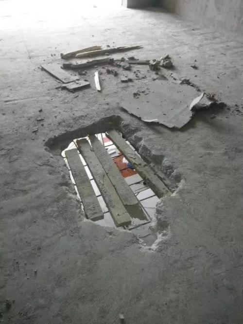 楼房加盖楼板可以不拆除吗