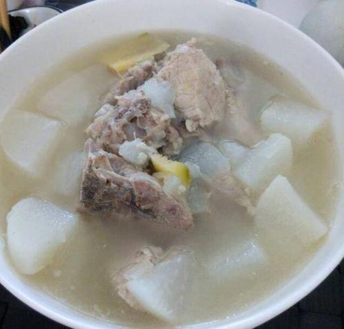 大骨炖萝卜汤怎么做