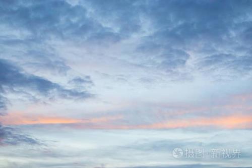 云彩在天空里仿写句子