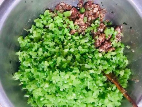 芹菜饺子怎么做