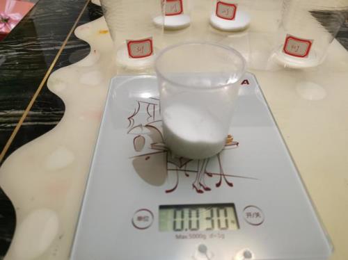 毫升杯和克数杯怎样分别