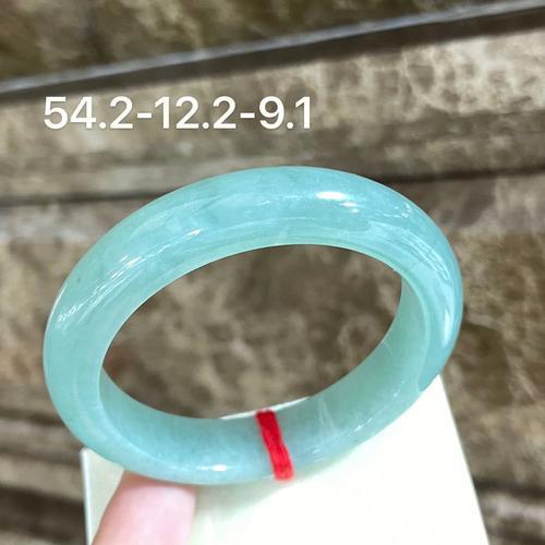 翡翠手镯有纹会变色吗