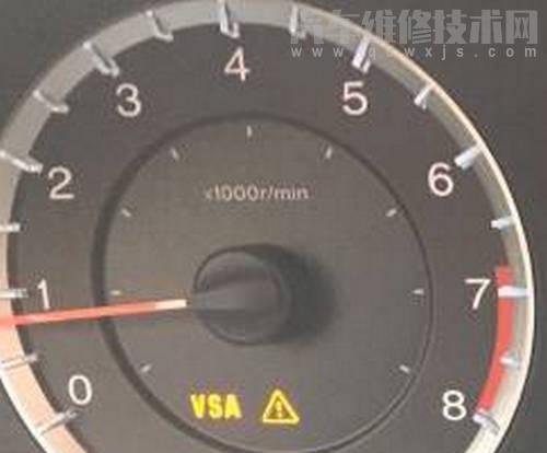 下雨天防侧滑灯自动亮怎么回事