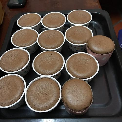 纸杯蛋糕熟了但是内部湿润原因