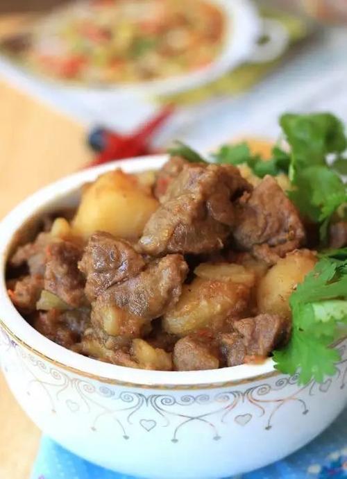 炖羊肉放点什么菜合适了