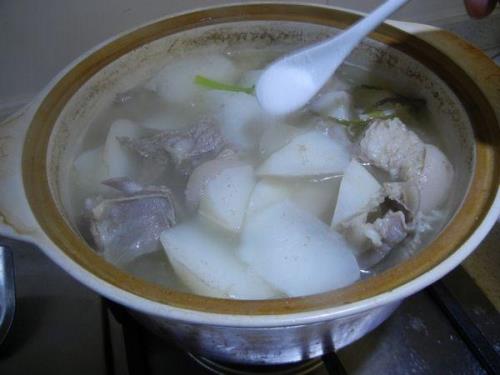 煲白萝卜做法