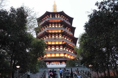 再论雷峰塔的倒掉中心思想