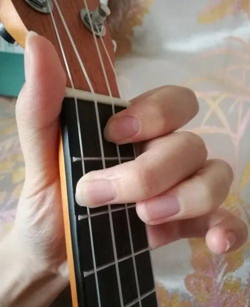 小f和弦怎么摁
