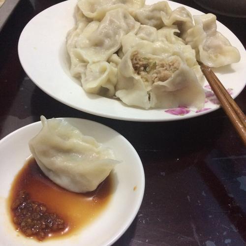 猪肉酸菜饺子热量