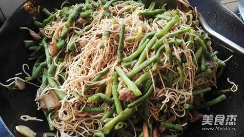豆角木耳捞面条做法