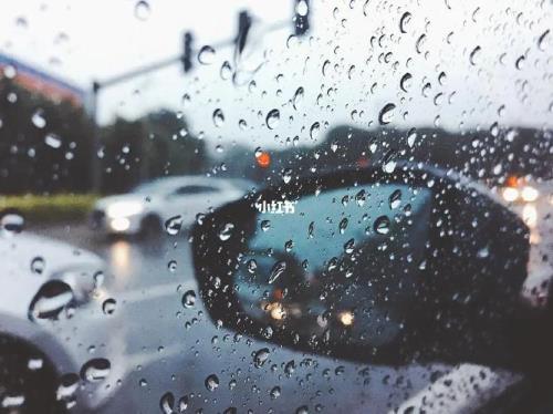 下雨没伞的文案