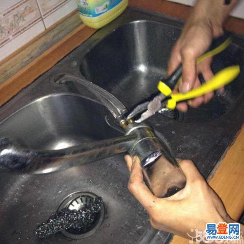 花洒大盘漏水维修方法