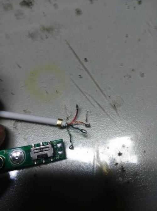 我的电脑耳机线断了该怎么接