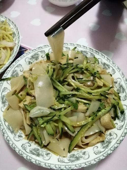 波波蒿凉皮怎么做
